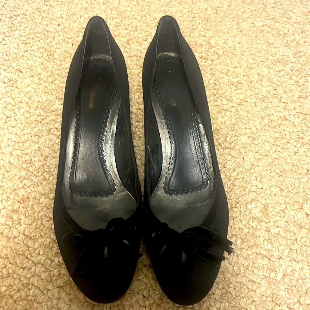 Delman heels 8 with velvet bow
